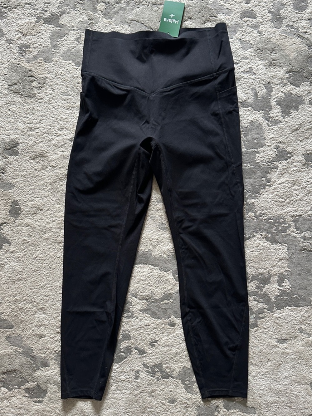 [HALARA] Black High-Waist Leggings with Side Pockets